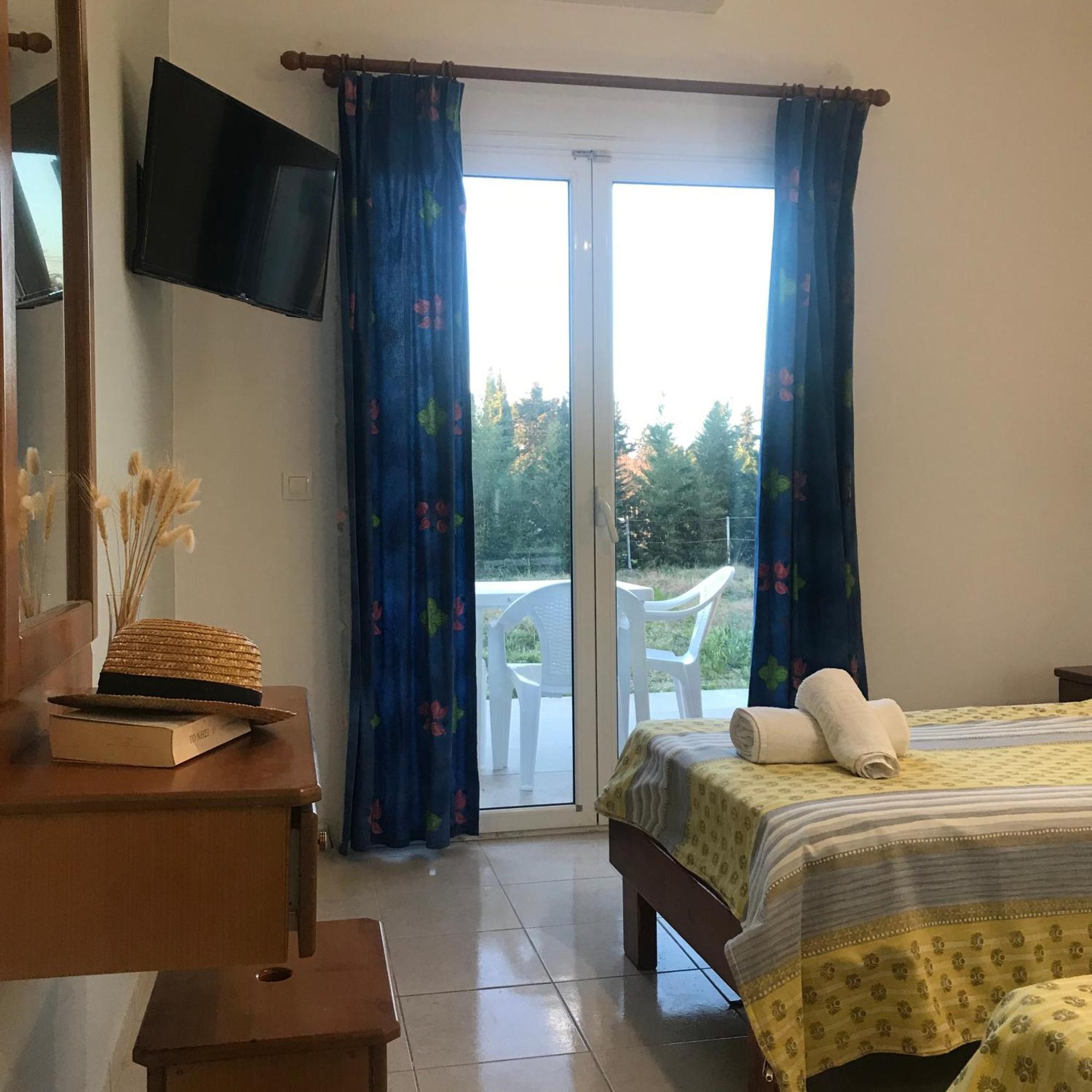Room In Studio - Studio Banos Apartments And Swimming Pool Roda  Exterior foto